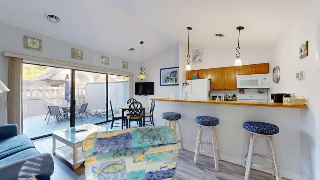 1BR Sea Colony condo with community pool, tennis, gym