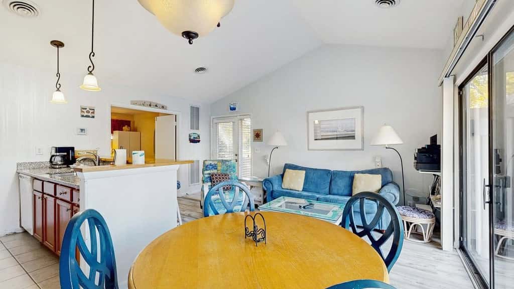 1BR Sea Colony condo with community pool, tennis, gym