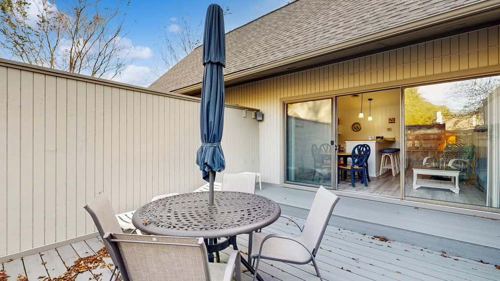 1BR Sea Colony condo with community pool, tennis, gym