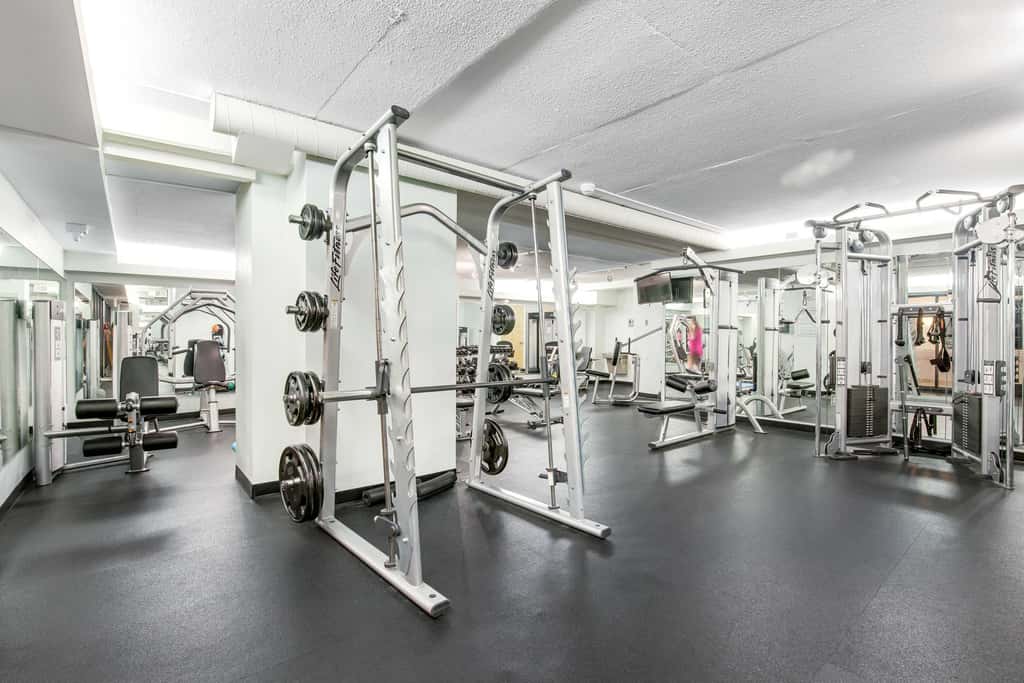 1BR Sea Colony condo with community pool, tennis, gym