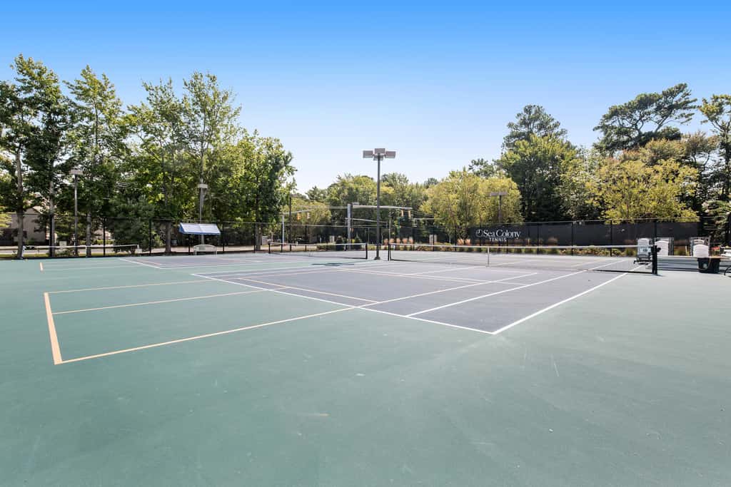 1BR Sea Colony condo with community pool, tennis, gym