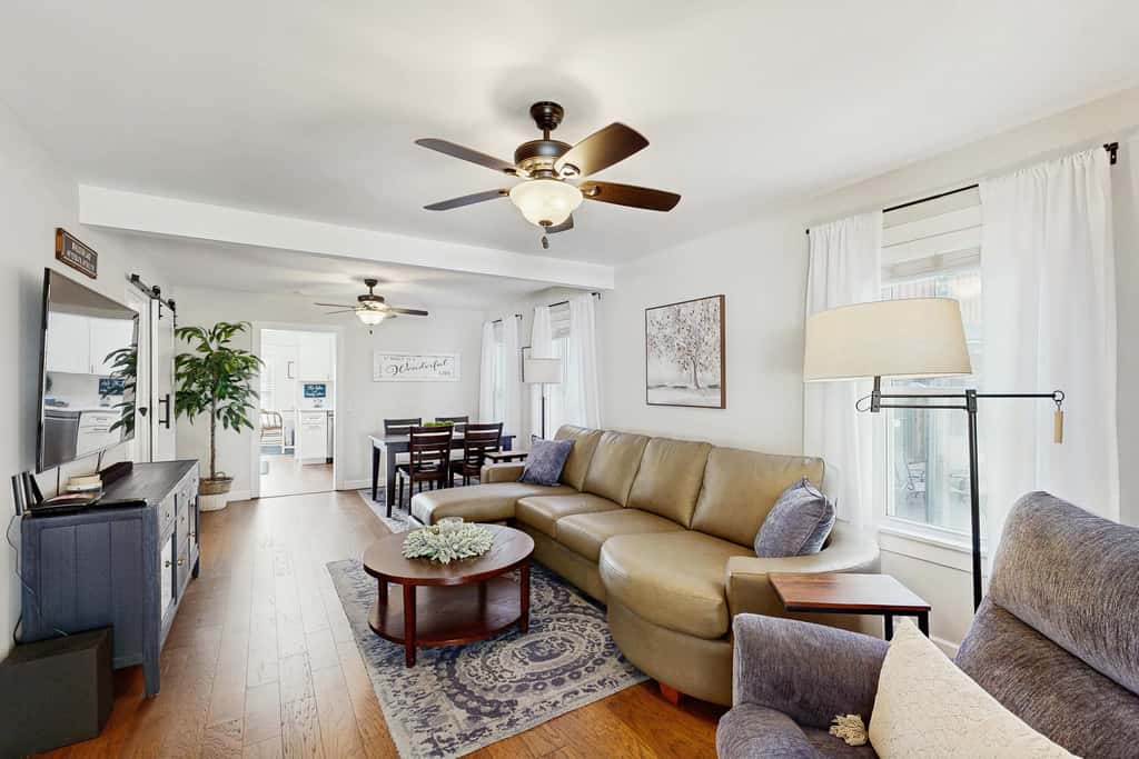 Cozy 2BR Near Walloon Lake Screened Porch, Patio, Grill & Central AC