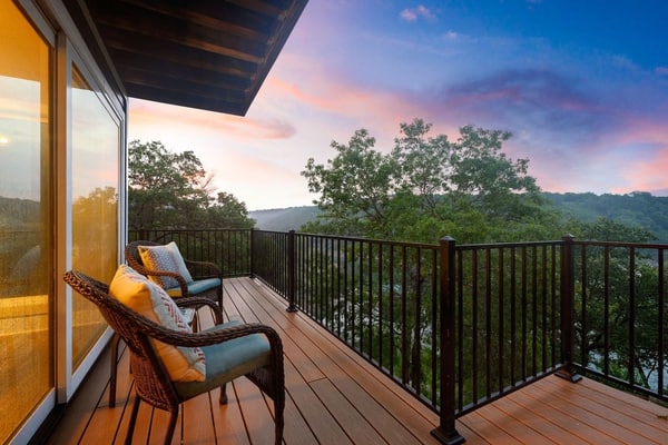 Fully Renovated Lakeside Home - Boat Dock, Firepit, Gorgeous Views!