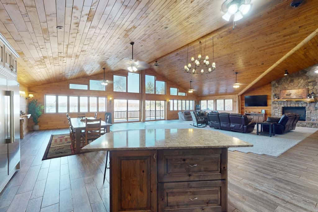 Lakefront Lodge, Private Dock & Boat Lift, Kayaks, Bar & Game Room, Firepit 