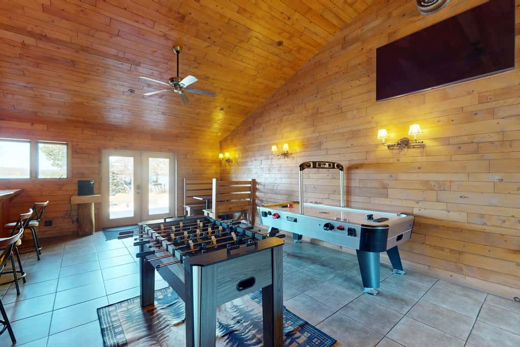 Lakefront Lodge, Private Dock & Boat Lift, Kayaks, Bar & Game Room, Firepit 