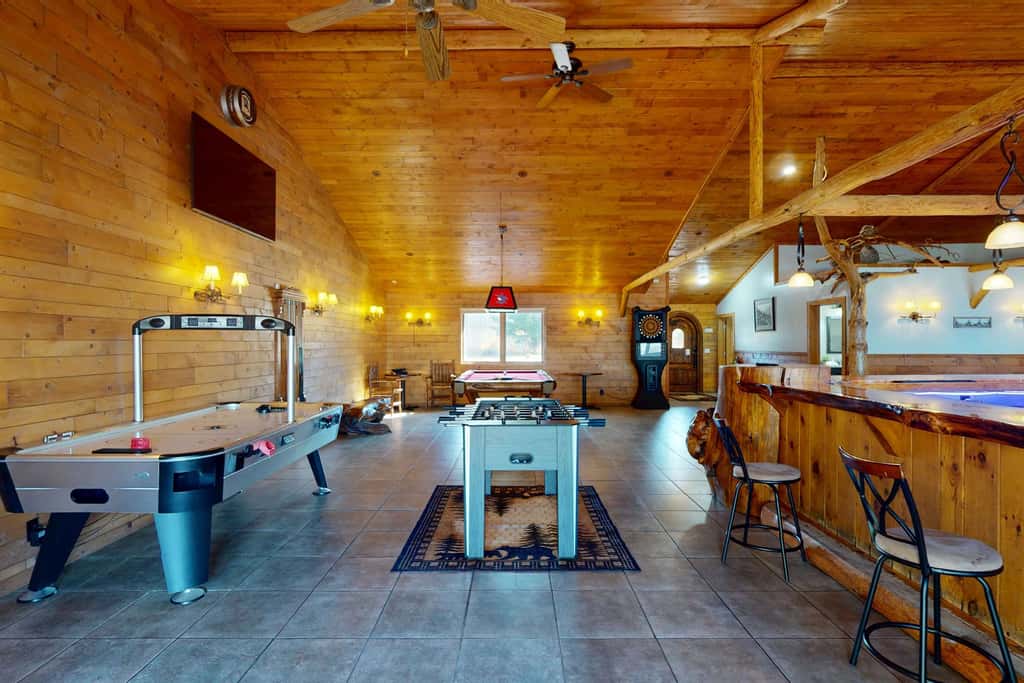 Lakefront Lodge, Private Dock & Boat Lift, Kayaks, Bar & Game Room, Firepit 