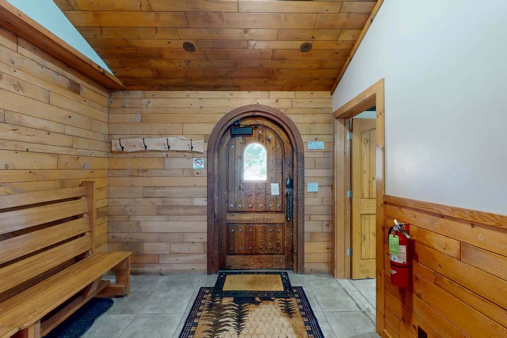 Lakefront Lodge, Private Dock & Boat Lift, Kayaks, Bar & Game Room, Firepit 