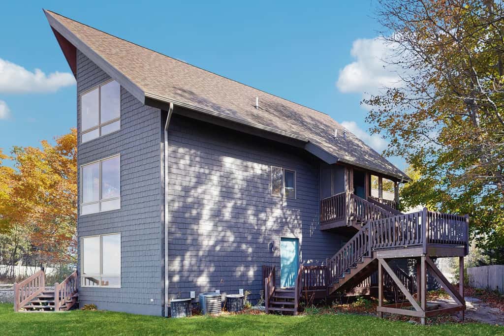 Bellavita Lake Retreat with beach access, perfect for groups