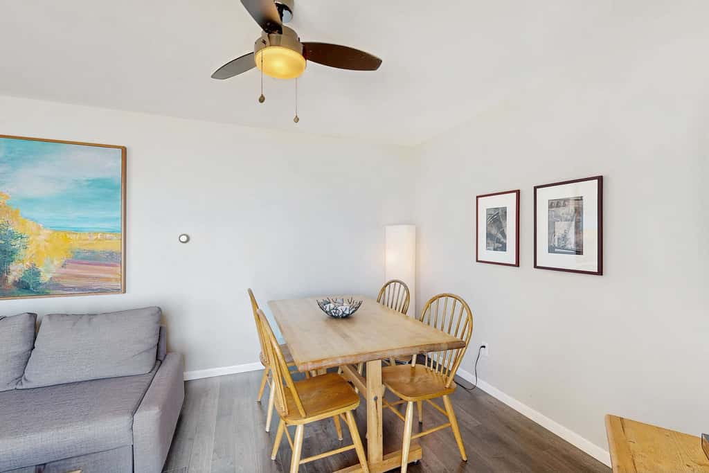 Bellavita Lake Retreat with beach access, perfect for groups