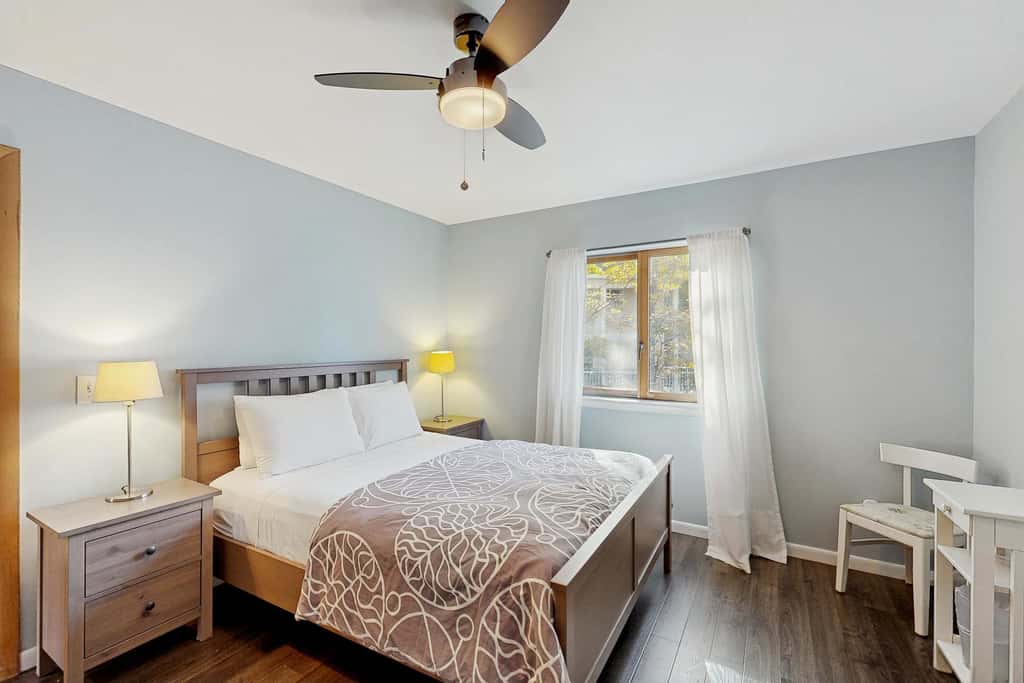 Bellavita Lake Retreat with beach access, perfect for groups