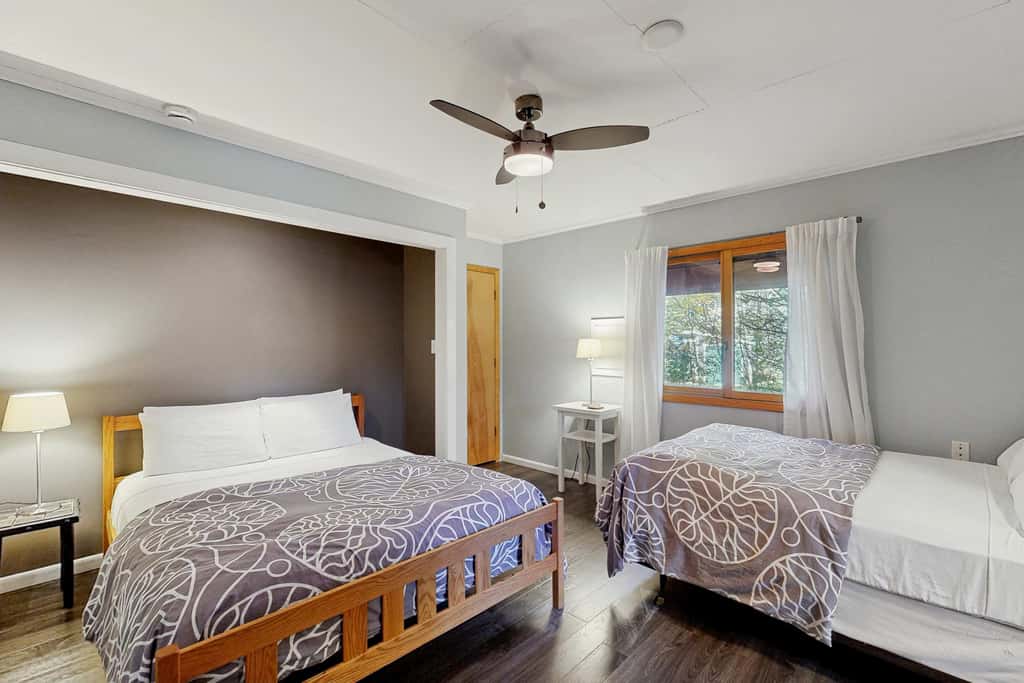 Bellavita Lake Retreat with beach access, perfect for groups