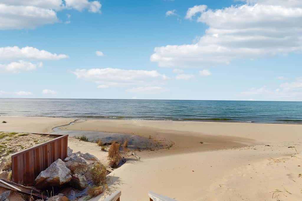 Bellavita Lake Retreat with beach access, perfect for groups