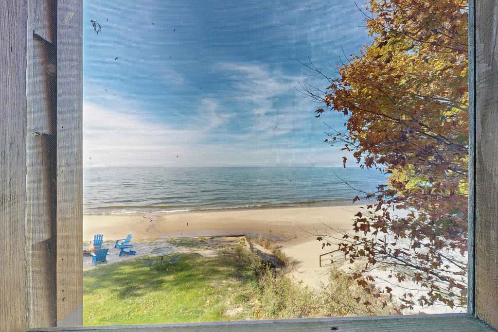 Bellavita Lake Retreat with beach access, perfect for groups