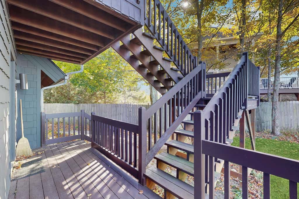 Bellavita Lake Retreat with beach access, perfect for groups