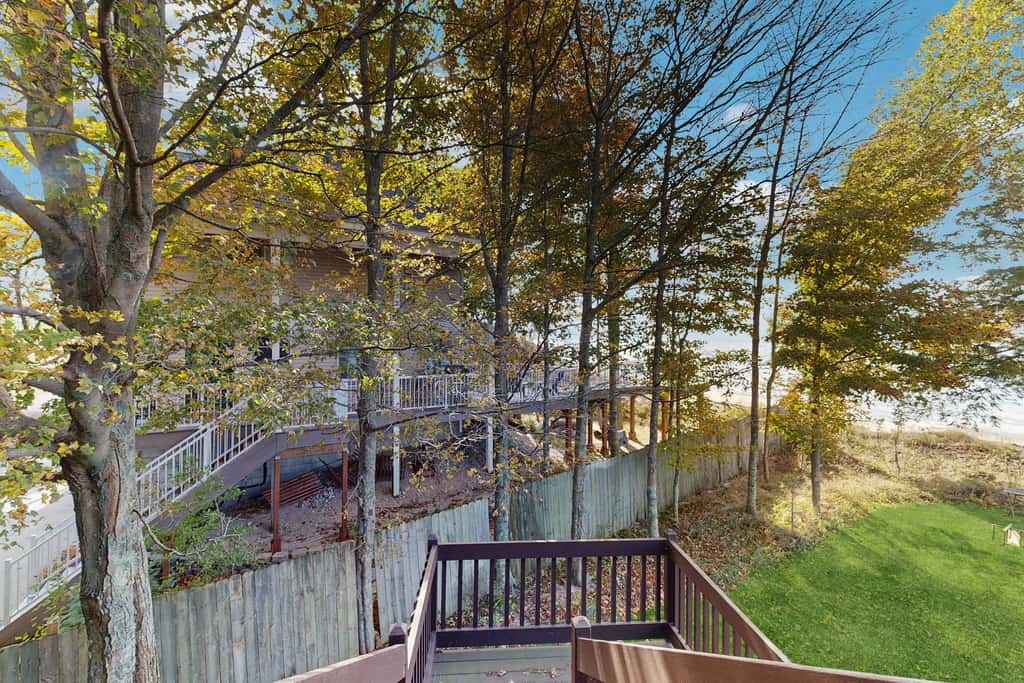 Bellavita Lake Retreat with beach access, perfect for groups
