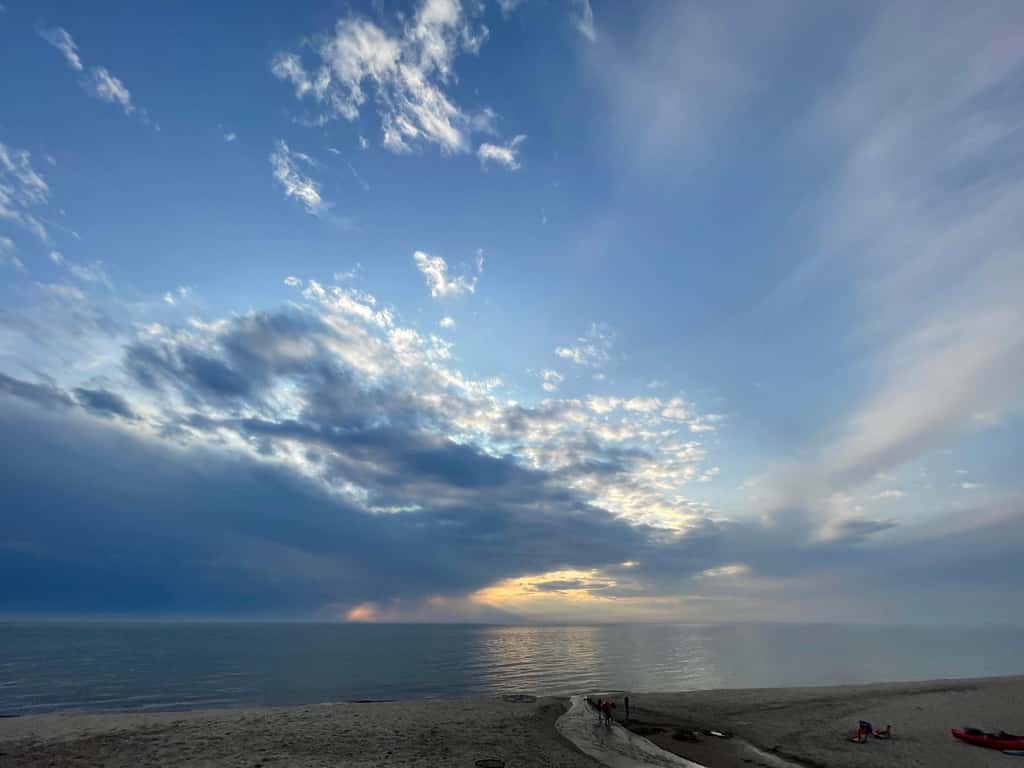 Bellavita Lake Retreat with beach access, perfect for groups
