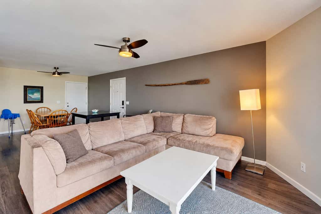 Bellavita Lake Retreat with beach access, perfect for groups
