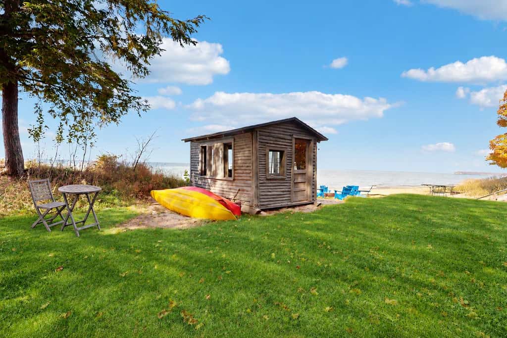 Bellavita Lake Retreat with beach access, perfect for groups