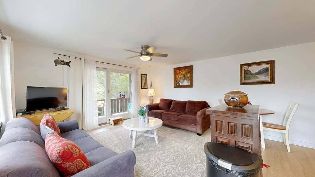 Cozy East End Condo Across the Street From the Beach