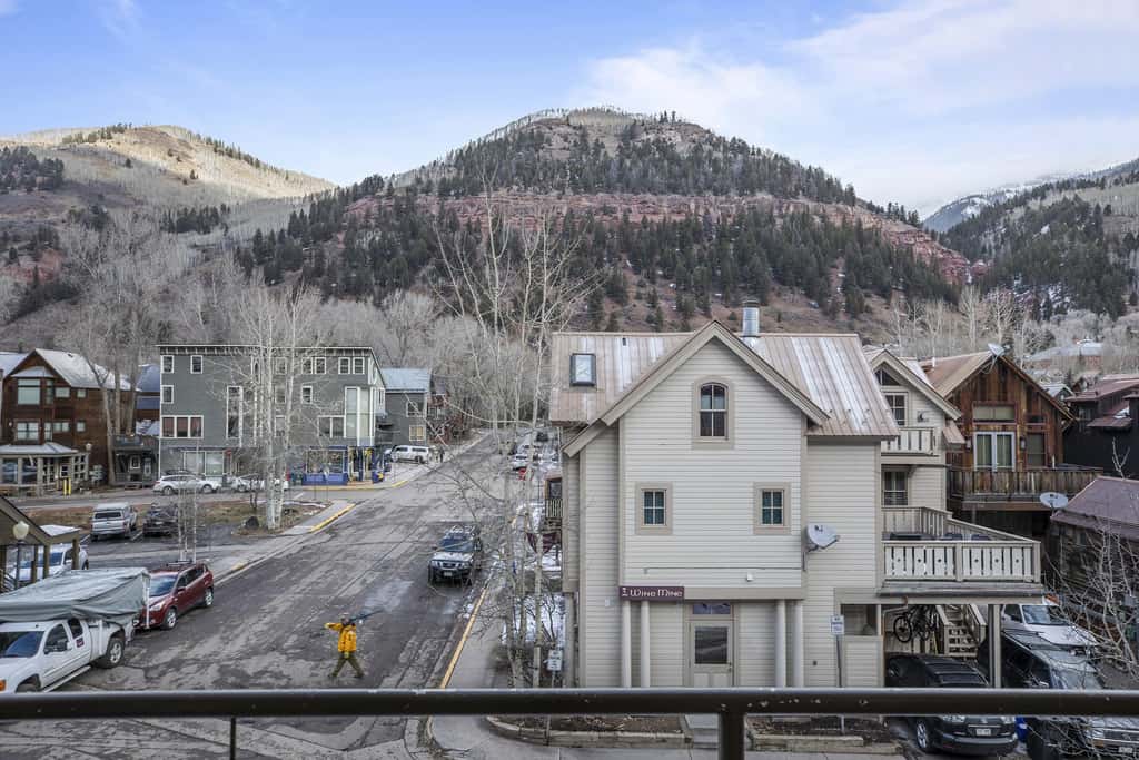 River Location! 2 blocks to lift 7 & to the Gondola (rare to find)