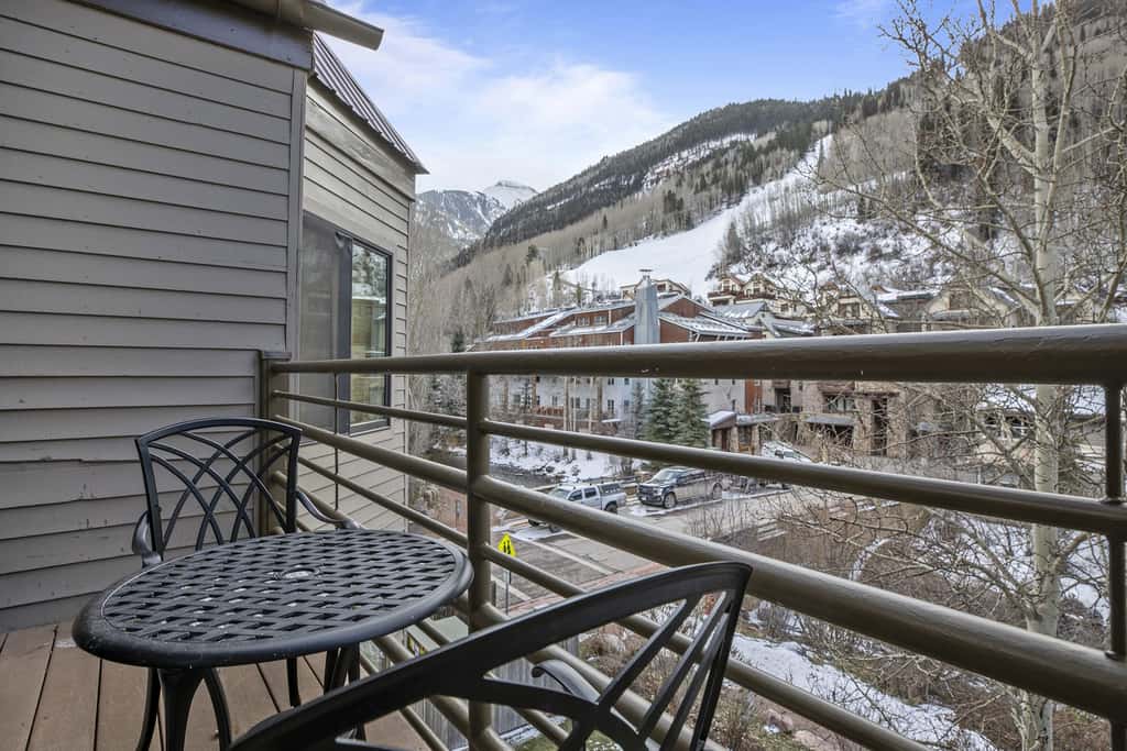 River Location! 2 blocks to lift 7 & to the Gondola (rare to find)