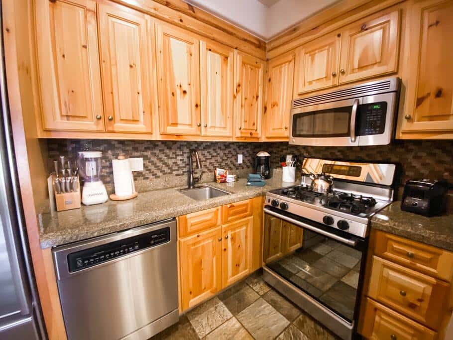 2BR Mountain Lodge Luxury Skiin/out Best Amenities