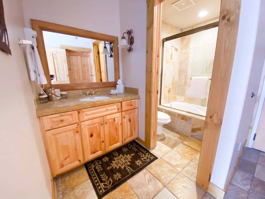 2BR Mountain Lodge Luxury Skiin/out Best Amenities