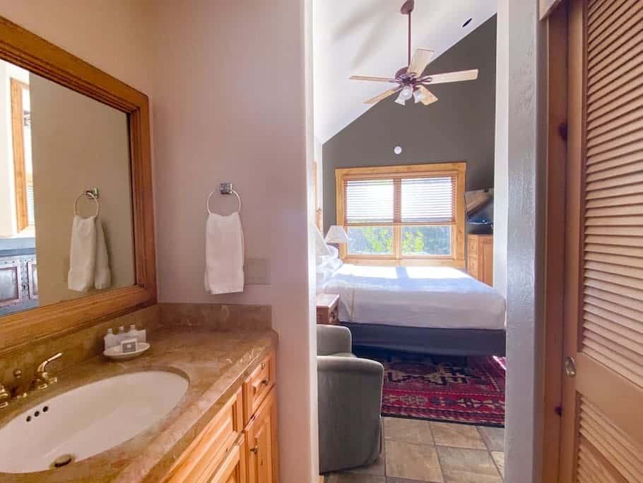 2BR Mountain Lodge Luxury Skiin/out Best Amenities
