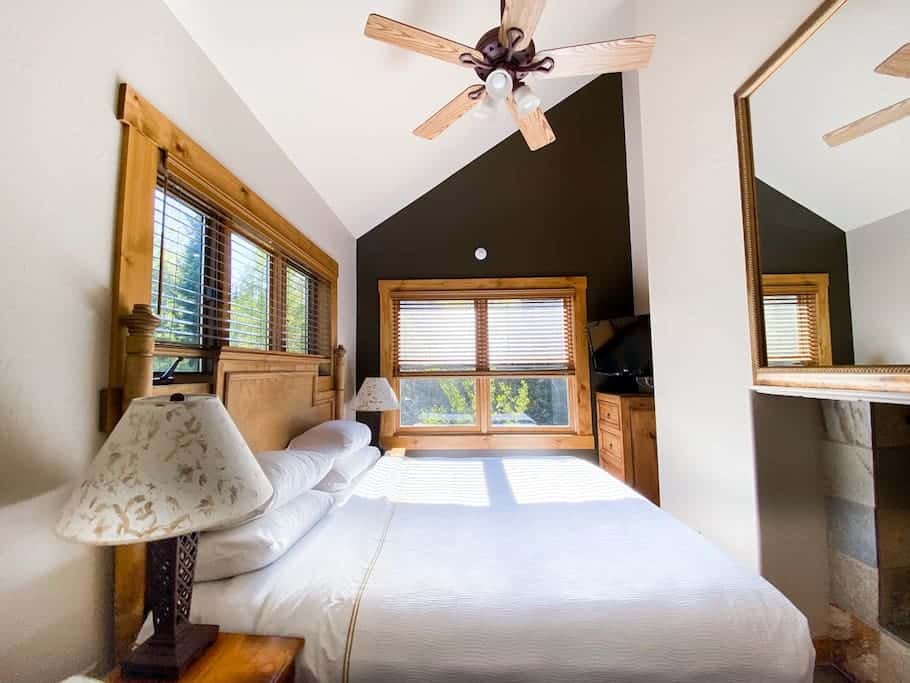 2BR Mountain Lodge Luxury Skiin/out Best Amenities