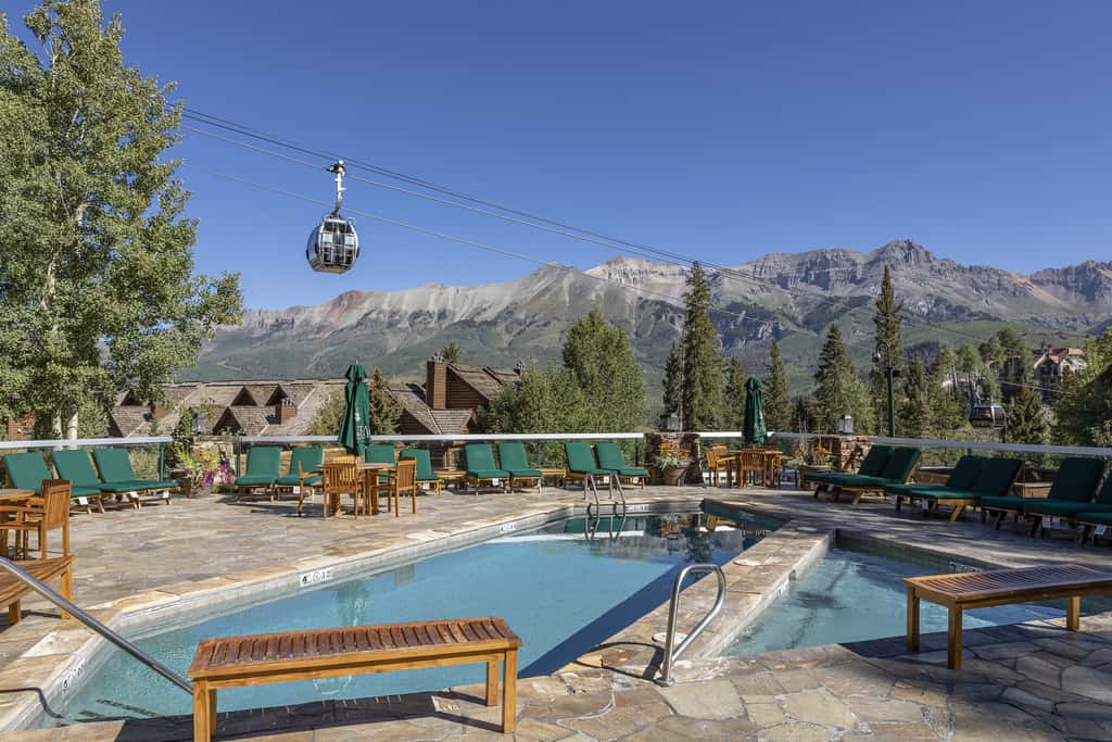 2BR Mountain Lodge Luxury Skiin/out Best Amenities