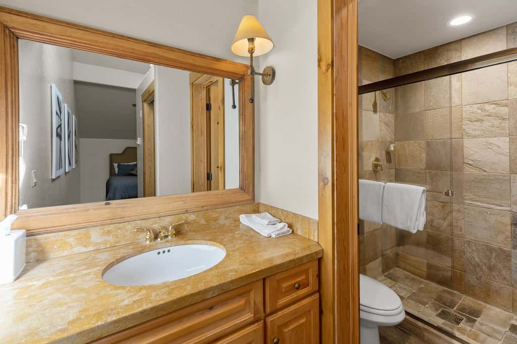 2BR Mountain Lodge Luxury Skiin/out Best Amenities