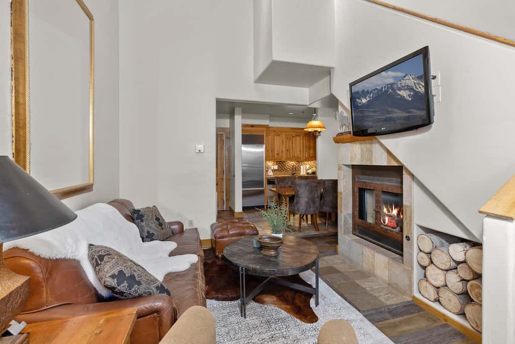 2BR Mountain Lodge Luxury Skiin/out Best Amenities