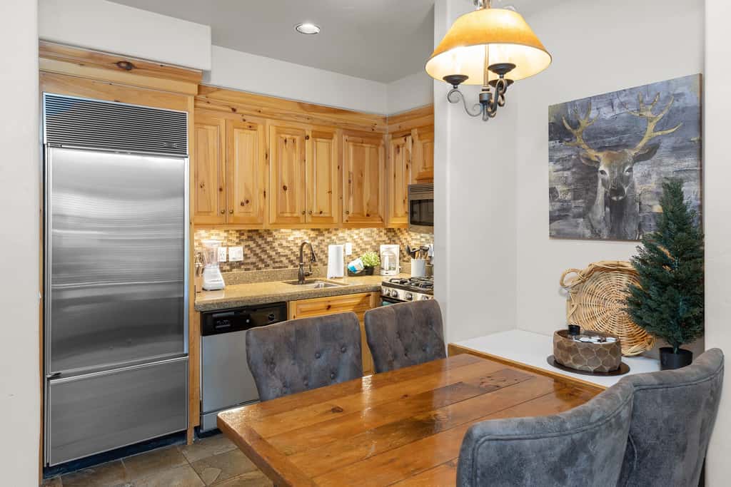 2BR Mountain Lodge Luxury Skiin/out Best Amenities