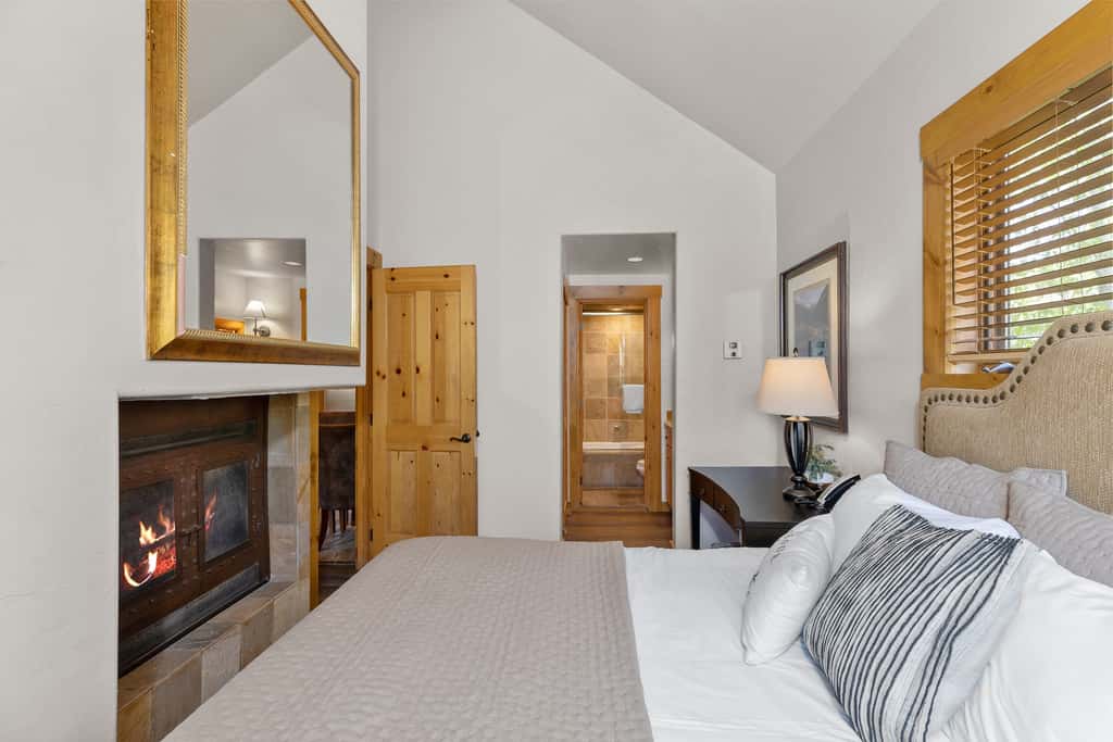 2BR Mountain Lodge Luxury Skiin/out Best Amenities