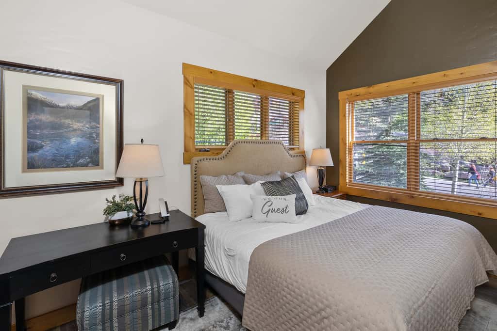 2BR Mountain Lodge Luxury Skiin/out Best Amenities