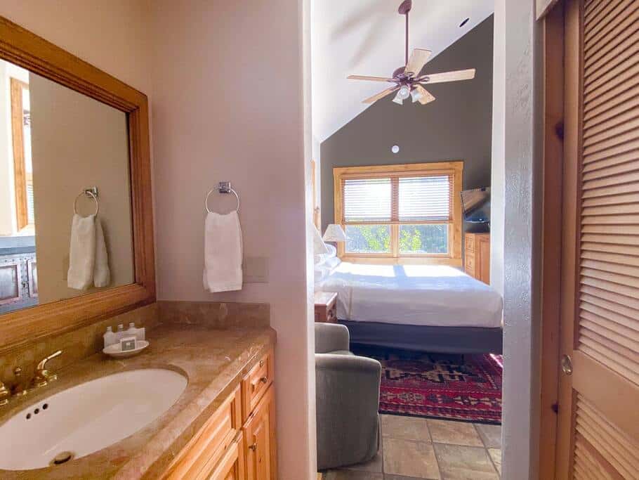 2 BR Condominium - Luxury ski-in/ski-out (rare find)