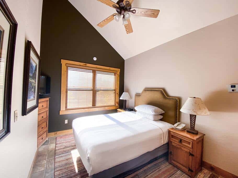 2 BR Condominium - Luxury ski-in/ski-out (rare find)