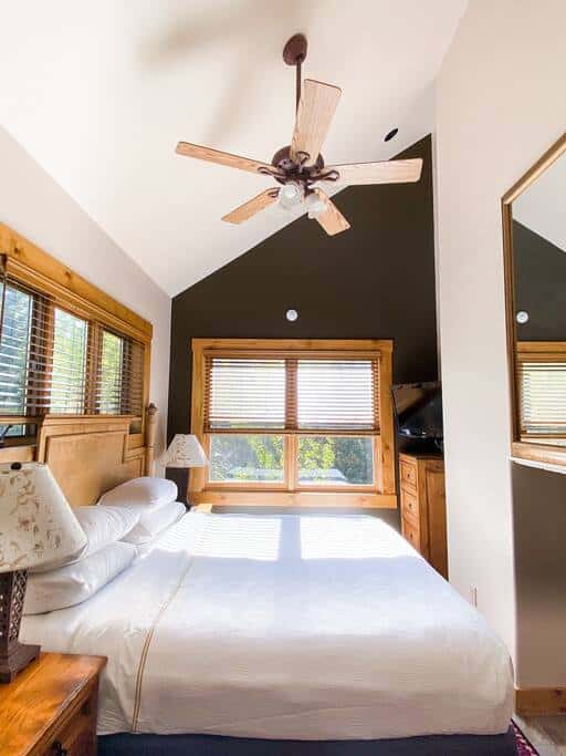 2 BR Condominium - Luxury ski-in/ski-out (rare find)
