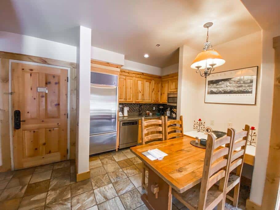 2 BR Condominium - Luxury ski-in/ski-out (rare find)