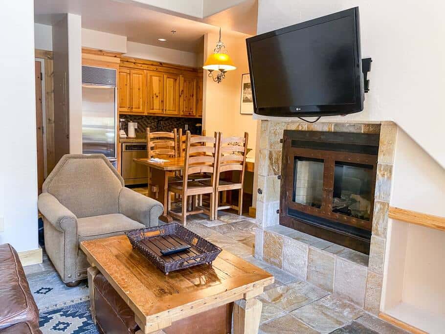 2 BR Condominium - Luxury ski-in/ski-out (rare find)