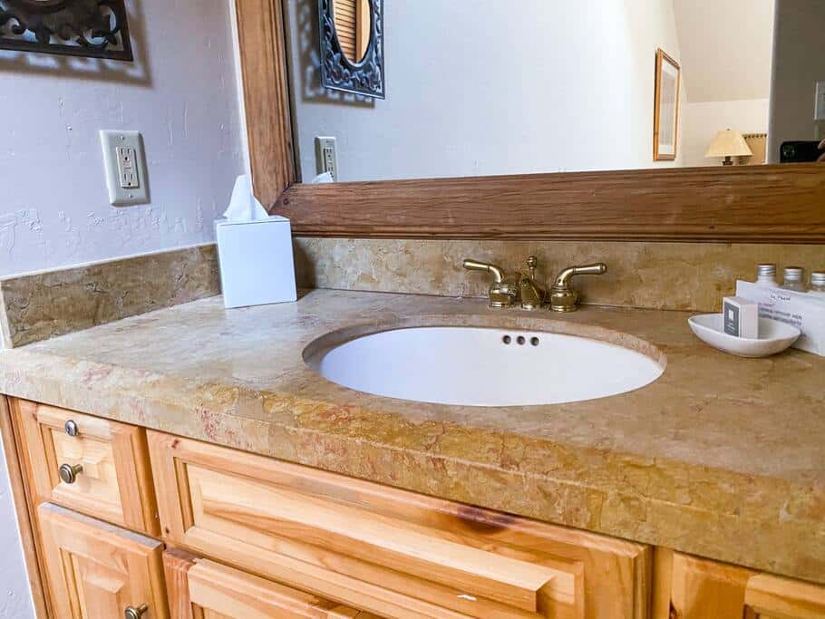 2 BR Condominium - Luxury ski-in/ski-out (rare find)