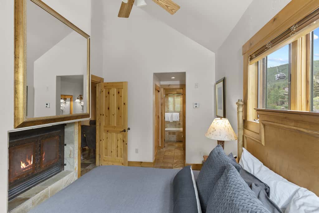 2 BR Condominium - Luxury ski-in/ski-out (rare find)