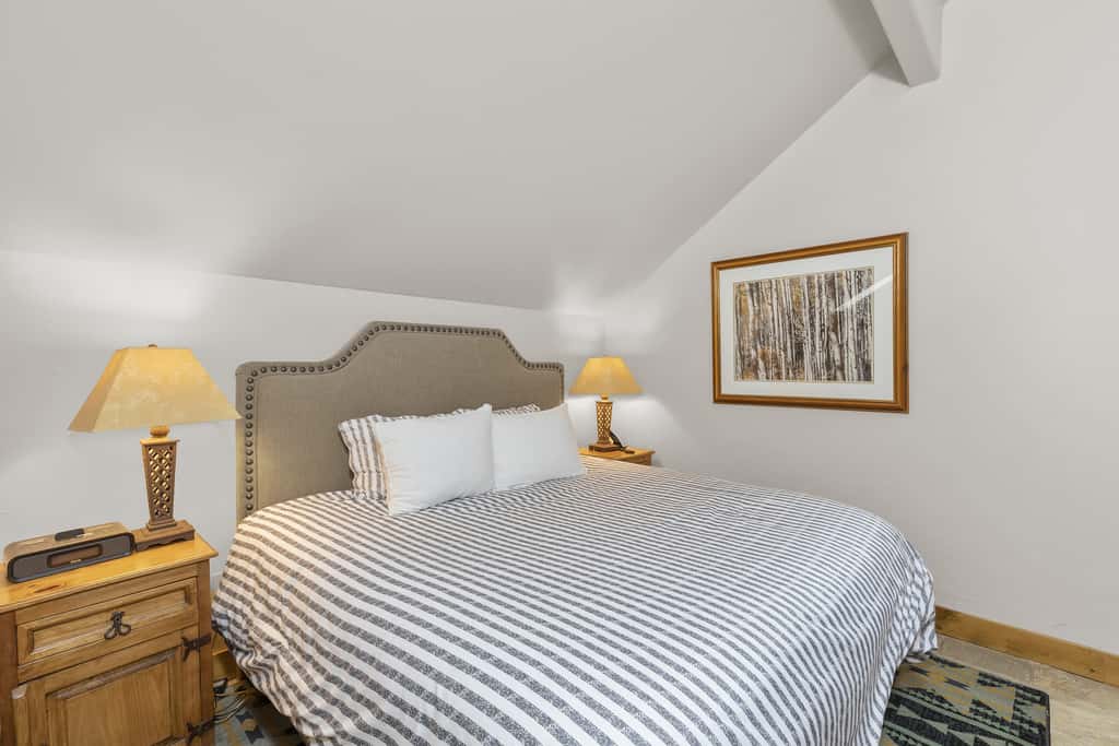 2 BR Condominium - Luxury ski-in/ski-out (rare find)