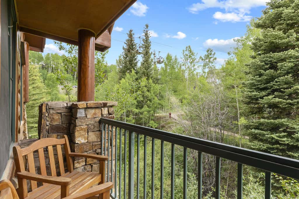 2 BR Condominium - Luxury ski-in/ski-out (rare find)