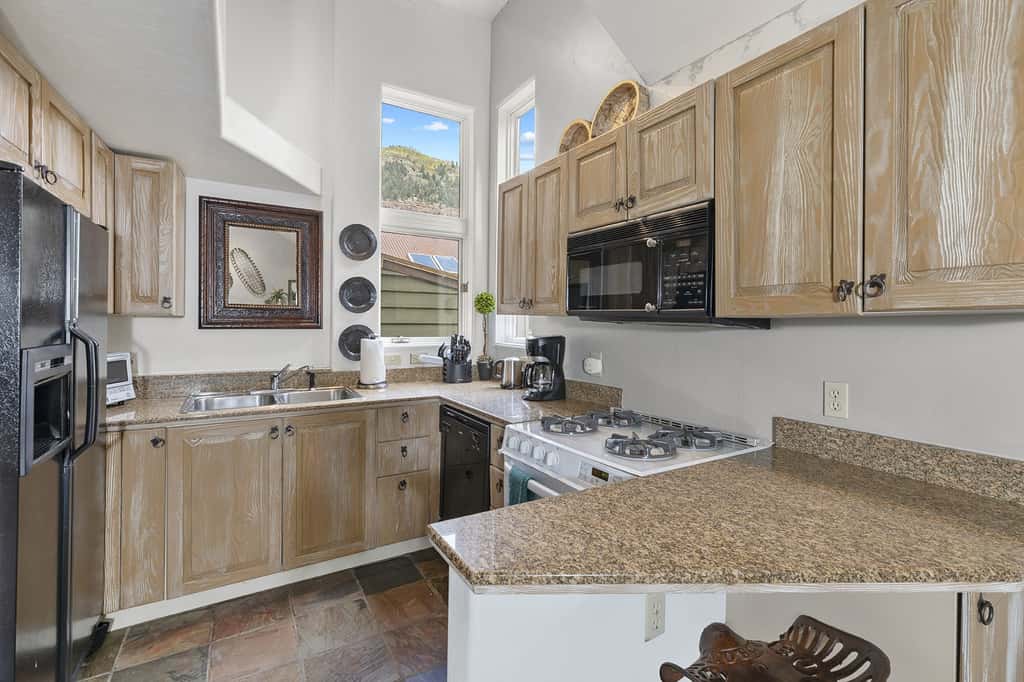 Ski-In/Out Condo | Hot Tub | Fireplace