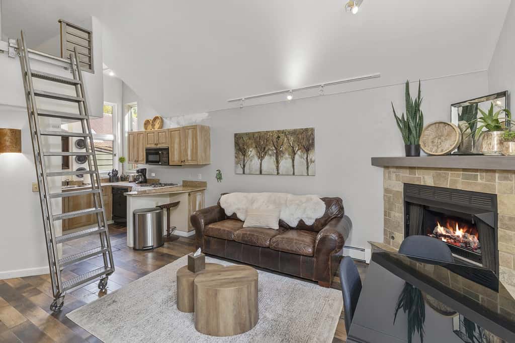 Ski-In/Out Condo | Hot Tub | Fireplace
