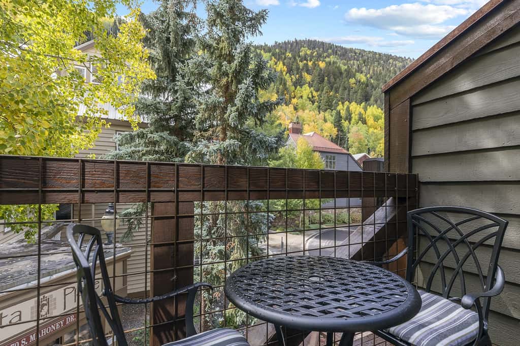 Ski-In/Out Condo | Hot Tub | Fireplace