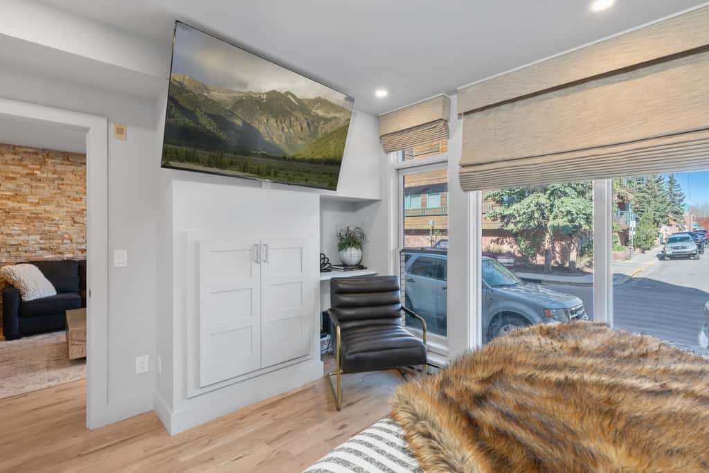 Fully Remodeled Luxury 1BR | Gondola • A/C • Steam Shower