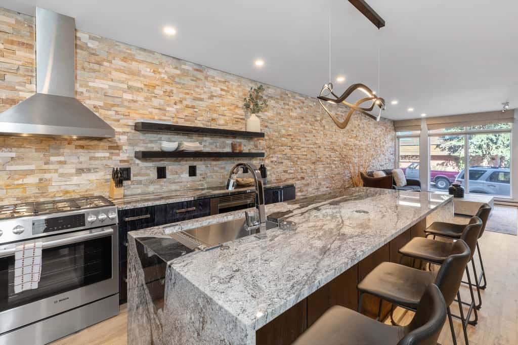Fully Remodeled Luxury 1BR | Gondola • A/C • Steam Shower