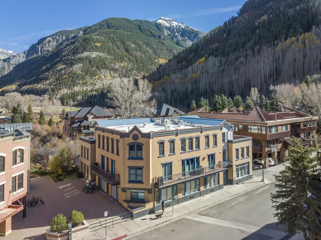 Fully Remodeled Luxury 1BR | Gondola • A/C • Steam Shower